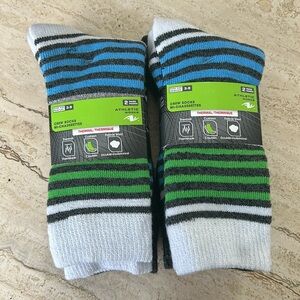 NWT bundle of 4 pairs of thermal socks kids size 3-9